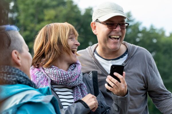 Menschenfotografie lachende Freunde