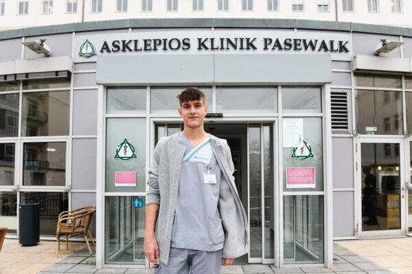Reportagefotografie Freiwilliger in der Klinik